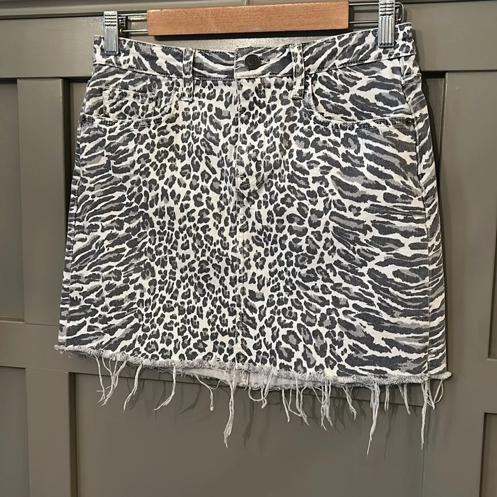 Current/Elliott Leopard Print Denim Mini Skirt Gray White Raw Hem Size 28